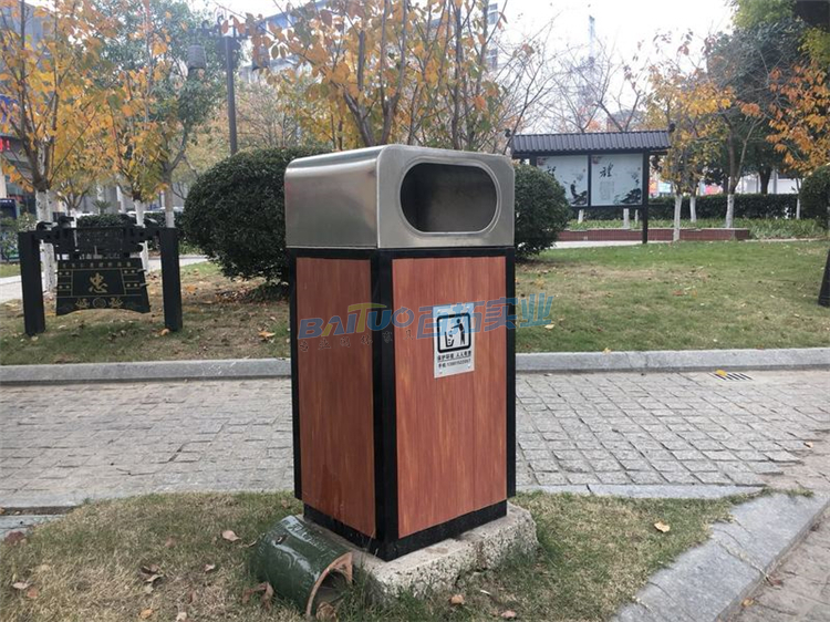 城市公共垃圾桶实物图